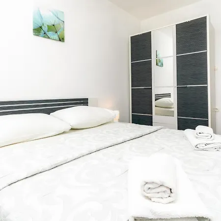 Sky With Pool Villa *