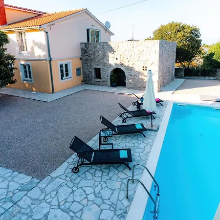 Sky With Pool Vrh (Krk)