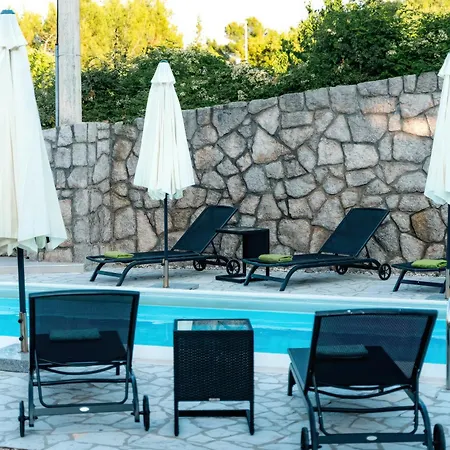 Sky With Pool * Vrh (Krk)