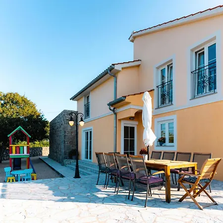 Sky With Pool Vrh (Krk)