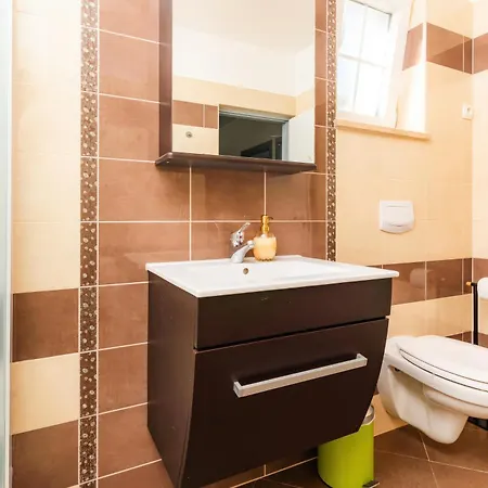 Sky With Pool Vrh (Krk)