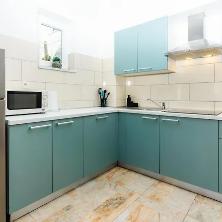 Sky With Pool Vrh (Krk)