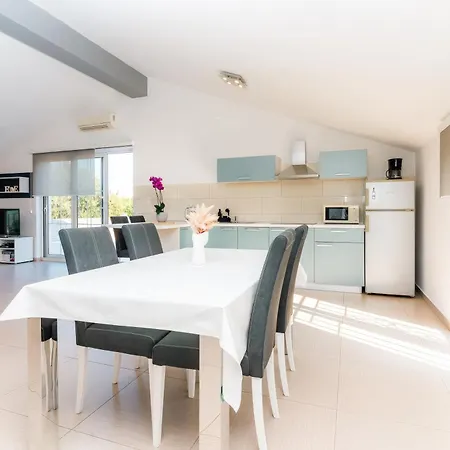 Sky With Pool Willa Vrh (Krk)