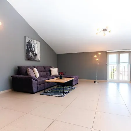 Sky With Pool * Vrh (Krk)