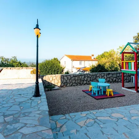 Sky With Pool Willa *