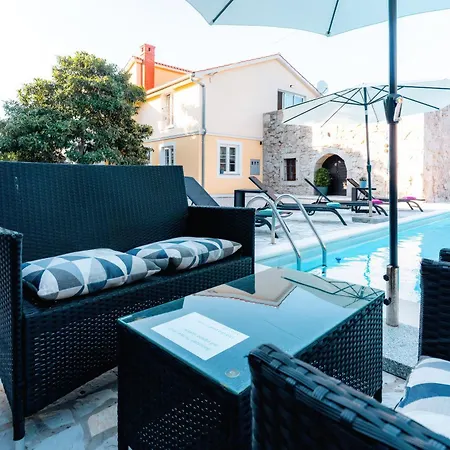 Sky With Pool Willa Vrh (Krk)