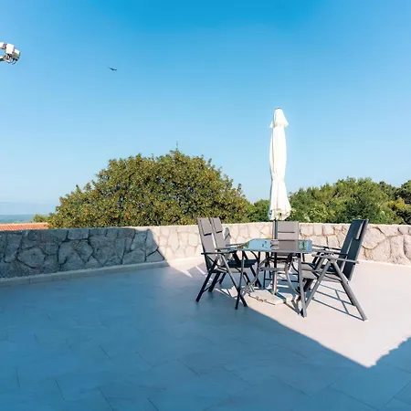 Sky With Pool Vrh (Krk)