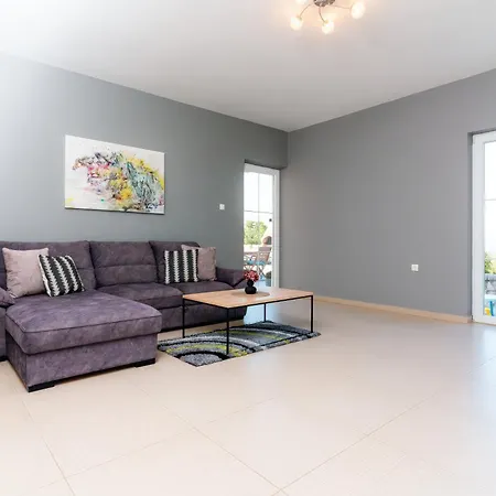 Sky With Pool Willa Vrh (Krk)