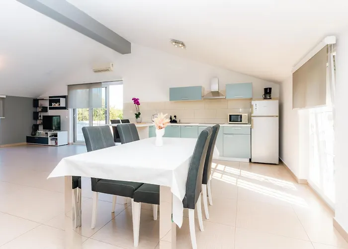 Sky With Pool Βίλα Vrh (Krk)