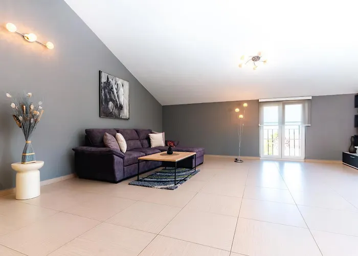 Sky With Pool * Vrh (Krk)