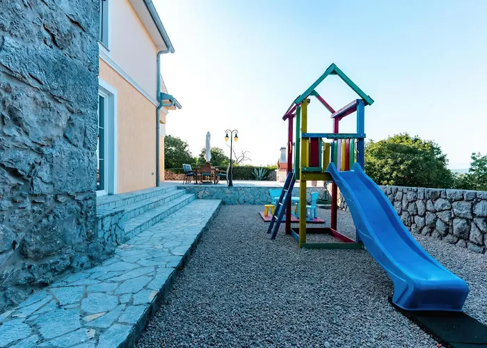 Sky With Pool Vrh (Krk)