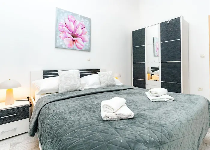 Sky With Pool * Vrh (Krk)