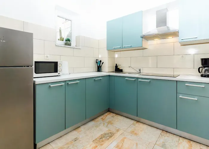 Sky With Pool Vrh (Krk)