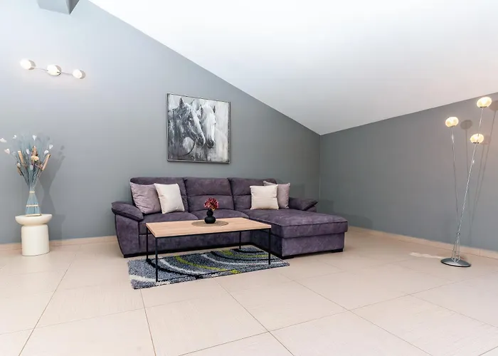 Βίλα Sky With Pool *